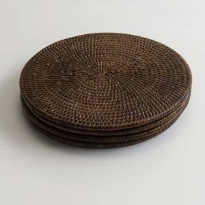 Venta al por mayor placas de ratán natural de Vietnam cargadores de algas marinas elegantes de primera calidad precio de fábrica conjunto ecológico - Product Image 2