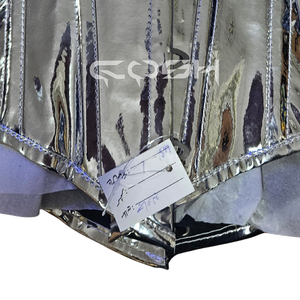 Corset de maintien de la taille en acier, argenté métallisé brillant, avec bonnets arrondis et fermeture frontale à busclettes - Product Image 5