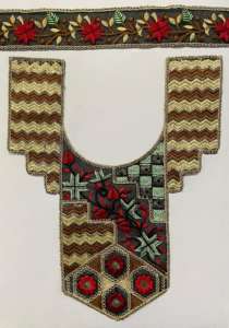 "Conceptions de cou brodées artisanales de haute qualité pour les vêtements de mode, les modèles et les tailles personnalisables pour les vêtements uniques 100% - Product Image 6