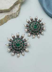 Boucles d'oreilles géométriques Vedyaa de haute qualité pour femmes accessoire de mode moderne Design élégant directement du fournisseur indien - Product Image 2