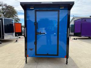 Remolque de Carga Cerrado de Alta Calidad 8.5x16 11.4K Listo para Enviar con Paquete Black Out, Capacidad de Carga 200kg, Acabado Pewter - Product Image 3