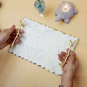 Bandeja de Servir de Mármol Blanco Premium Hecha a Mano con Elegante Estilo Artístico, Asa de Metal Tallada Moderna, Material de Latón, Decoración Navideña - Product Image 4