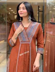 Conjunto de Kurta, Pantalón y Dupatta con Cuello en V Bordado de Moda, Traje Étnico para Mujer, Proveedor Mayorista al Mejor Precio - Product Image 4