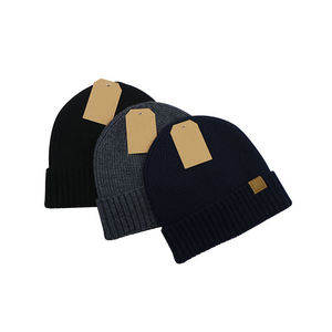 Bonnets personnalisés en tricot de haute qualité, faible MOQ, design de logo brodé, tendance, best-seller, fabrication pakistanaise. - Product Image 4