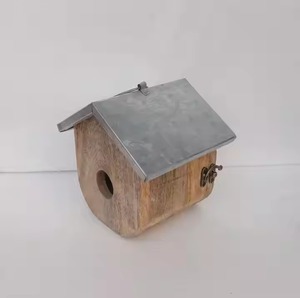 Nichoir moderne en métal et en bois avec finition naturelle et installation facile - Product Image 4