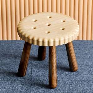 Taburete de madera hecho a mano perfecto para amantes del arte y coleccionistas que destacan los detalles artísticos y el diseño natural hecho a mano - Product Image 4