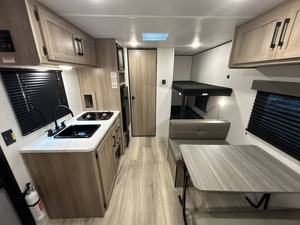 Roulottes de voyage d'occasion 2025 Keystone Coleman 17B de haute qualité fournies pour le commerce en gros - Product Image 5