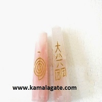 Natürlicher Lapislazuli Reiki-Turm Halbedelstein Graviertes Chakra-Heilmuster Goldbemaltes Achat-Kunsthandwerk Feng Shui Angebot