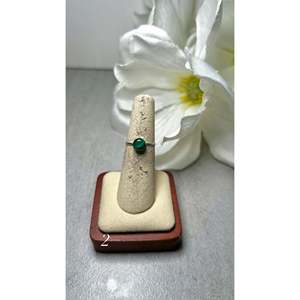 Anillo Navajo Hecho a Mano con Malaquita y Plata de Ley, Obra de Colección Cultural - Product Image 2