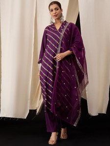 NUEVAS LLEGADAS KURTA SET COLECCIÓN BRENDED Con hermosos conjuntos de trajes en puro Chanderi Top con diseños colgantes en dupatta - Product Image 6