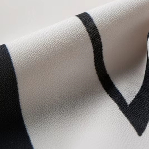 Chemisiers en mousseline de soie imprimés par transfert thermique, tissu léger et doux, respirant, haut de mode féminine, vêtements décontractés, fournisseur de design personnalisé - Product Image 4