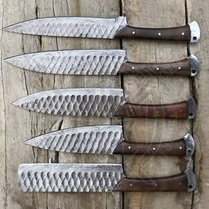 Couteau de Chef Santoku Forgé à la Main en Acier Carbone 5Cr15 MoV Timur Enterprises avec Manche en Bois de Rose Personnalisé et Orientation Réglable - Product Image 4