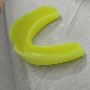 Protector bucal de zorro de plástico blando de una sola pieza verde neón altamente recomendado, equipo de protección esencial para entrenamiento de MMA y boxeo - Product Image 2
