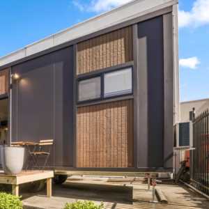 TinyMobile Tiny Mobile House Modern Design Steel Metal Cladding Hotel Application 23-Person Capacity Model J01 7.5x2.5x3.8m - Product Image 2