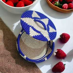 Venta al por mayor decoración del hogar tejido a mano Natural Beige y azul Color Sabai hierba mimbre hecho a mano cesta Natural Chapati cesta con tapa - Product Image 6