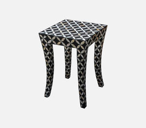 Produit d'artisanat en résine de table d'appoint incrusté de vadrouille géométrique noire - Product Image 1