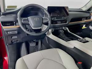 Toyota Highlander Híbrida XLE AWD 2024 de Bajo Kilometraje, Nueva y Usada, SUV con Volante a la Izquierda, Interior Oscuro de Cuero, Emisión Euro VI, Automática - Product Image 2