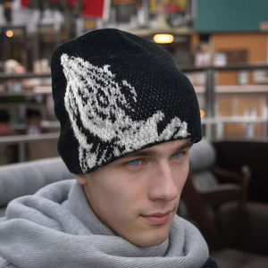 Bonnets en gros personnalisés avec logo sur toute la surface, bonnets d'hiver en tricot jacquard fabriqués au Pakistan - Product Image 3