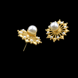 Nouvelles boucles d'oreilles tendance 2025, fabricant et fournisseur, boucles d'oreilles à clous en pierre de nacre plaquées or pour femmes et filles - Product Image 4