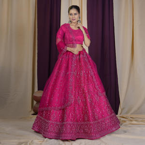 Lehenga Choli de red bordada con dupatta |   Lehenga de Diseño Indio para Novia, para Fiestas, Recepciones y Eventos Festivos - Product Image 2