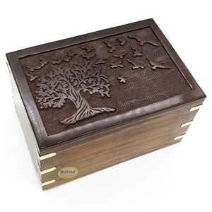 Urna Funeraria de Madera de Primera Calidad para Cenizas de Adultos, Diseño de Árbol y Pájaro con Esquinas de Latón - Product Image 1