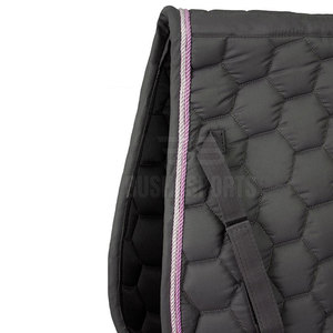 Tapis de selle matelassé doux avec tissu respirant, coupe ergonomique et rembourrage absorbant les chocs - Product Image 4