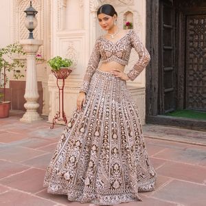 Vente chaude filet brodé exclusif Lehenga Choli avec des feuilles de paillettes et des diamants blancs pour les demoiselles d'honneur Wedding Wear de l'Inde - Product Image 3
