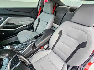 VENTA RÁPIDA Chevrolet Camaro LT1 2021, Motor V8, Transmisión Automática, Color Rojo Intenso - Product Image 3