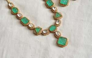 Conjunto de collar Polki de diseñador de lujo chapado en oro con pendientes joyería nupcial para celebración de boda y fiesta - Product Image 3