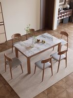 Table à manger rectangulaire en pierre frittée avec base en bois massif, style moderne et luxueux, idéale pour les petits appartements.