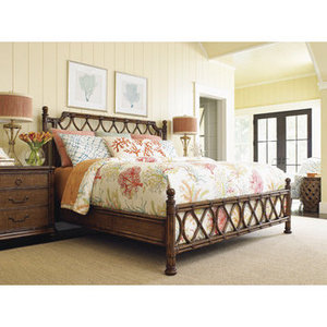 Lit en rotin de Bohème naturel avec des accents de bambou pour votre chambre à coucher - Product Image 1