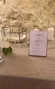 Boîte à bijoux en verre de forme carrée à bord incurvé avec cadre en métal doré, parfaite pour ranger les bagues, les colliers et les accessoires fins - Product Image 2