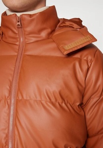 Chaqueta Acolchada de Manga Larga Transpirable Personalizada a Precio de Fábrica al por Mayor para Hombre, Hecha en Pakistán, Chaquetas para Hombre - Product Image 4