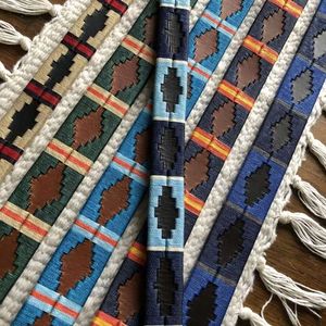 Ceinture en cuir de polo brodée à la main de qualité supérieure rouge bleu marine blanc avec boucle ardillon dorée pour les cavaliers - Product Image 3