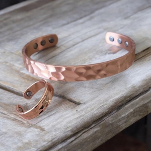 Royal Artisans Indian Handcrafted Classic Pulido Curación Cobre Pulsera Anillo de dedo a juego Chakra Joyería Brazalete para mujer - Product Image 3