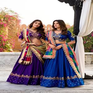 Conjunto de Lehenga Choli de Seda Vichitra VASTRA COTTAGE con Lentejuelas, Bordado de Hilo y Dupatta Estampada con Lámina, Prenda de Diseñador para Novias - Product Image 2