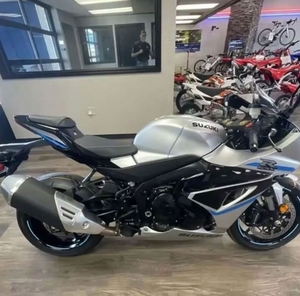 มอเตอร์ไซค์สปอร์ตไบค์ซูซูกิ GSX-R1000 รุ่นใหม่ มอเตอร์แบบไร้แปรงถ่าน ผลิตในสหรัฐอเมริกา - Product Image 3