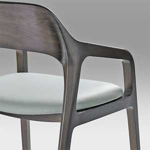 Chaise de salle à manger Charlotte au design minimaliste avec cadre en bois et siège rembourré - Product Image 4