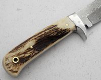 Couteau Bowie de chasse fait main en acier noir OEM personnalisé manche en corne de 15 pouces avec gaine en cuir de qualité supérieure.