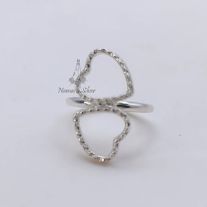 Bague double cœur en argent sterling 925, élégante et minimaliste, incrustation artisanale, bijou de promesse avec bande de cœur connectée - Product Image 3