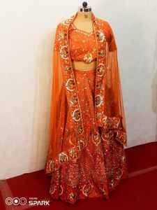 Vêtements de fête indiens et pakistanais brodés à la main de qualité supérieure Lehenga Choli fantaisie pour femmes - Product Image 2