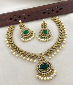 Ensemble de perles de mariage classique de luxe élégant Ensemble de mariée en or de luxe Bijoux de mode pour mariage et mariage Kundan - Product Image 3