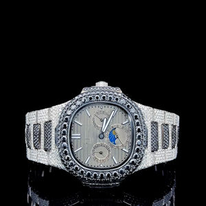 Reloj de Cuarzo Analógico de Lujo con Diamantes de Moissanita Negros y Blancos, Correa de Acero Inoxidable Personalizada - Product Image 1