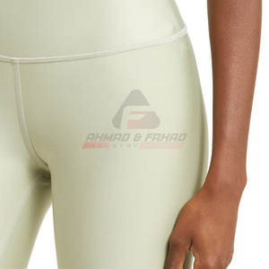 2025 Leggings de entrenamiento sin costuras con logotipo personalizado Mejor venta Ropa activa para mujer para la práctica de Yoga de verano - Product Image 5