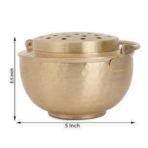 Quemador de incienso de latón superventas con diseño floral tallado perfecto para esquinas de meditación del templo del hogar y regalos espirituales - Product Image 2