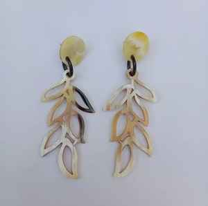 Nuevo 2025 Pendiente de cuerno de búfalo natural con corte de leaser en forma de hoja larga para niñas y mujeres a un precio asequible por Zam IMPEX - Product Image 2