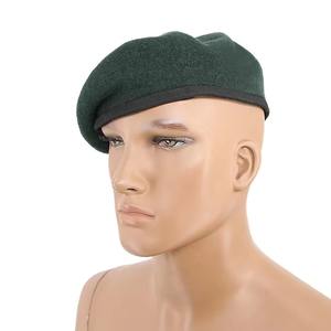 Vente en gros de bérets en laine polyester confortables et chauds personnalisés pour hommes taille réglable activités de plein air - Product Image 1