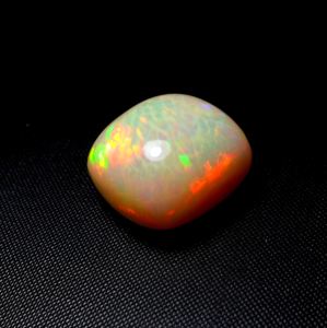 Cabochon en forme de coussin en opale éthiopienne naturelle de grande taille en forme de peigne à miel - Product Image 1