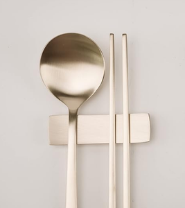 Utensilios de cocina de Metal plateado Cuchara Tenedor Cubiertos Descanso Mesa Descanso para el hogar Cuchara Tenedor Cuchillo Descanso para palillos - Product Image 1