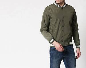 Veste universitaire personnalisable décontractée unisexe pour l'hiver Col montant côtelé, coupe-vent et respirant sur le devant Bouton de prix d'usine du service OEM - Product Image 4